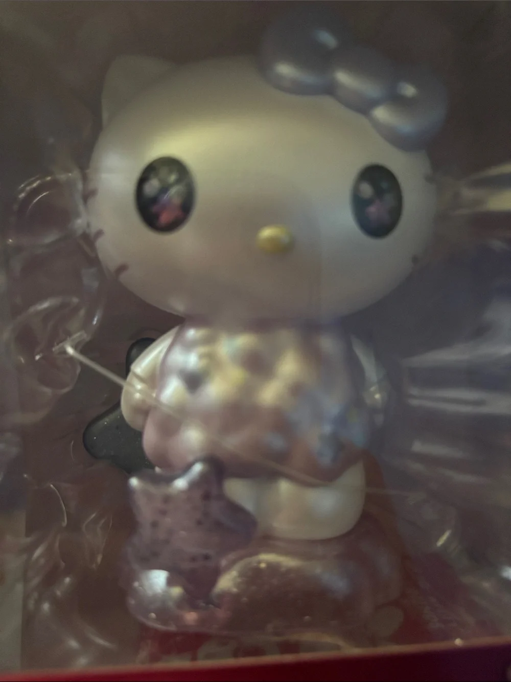 Hello Kitty Premier Figure - Pearl White & Hot Pink Dreamland